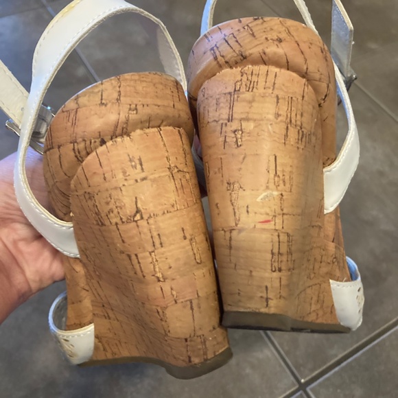 Unlisted by Kenneth Cole white sandals, size 7M - Picture 4 of 4